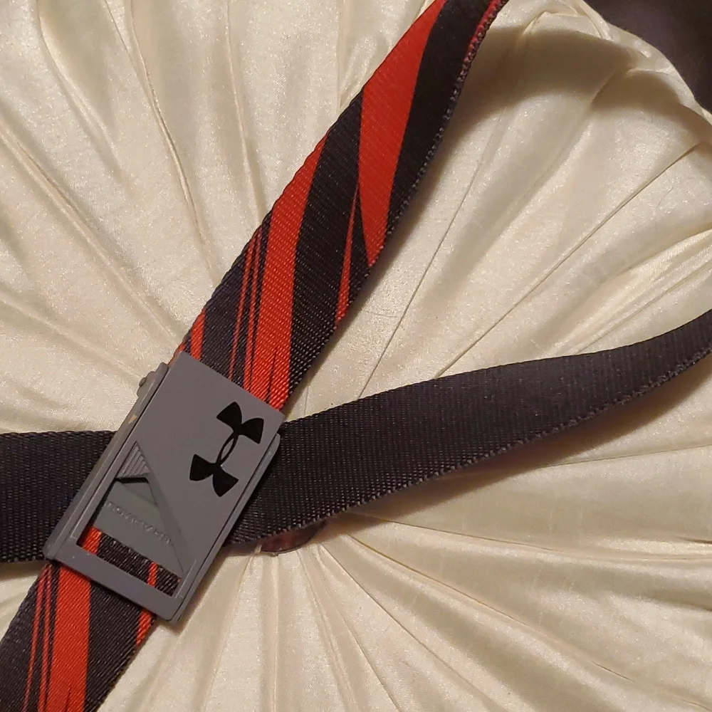 UNDERARMOUR BELT. 36 in.